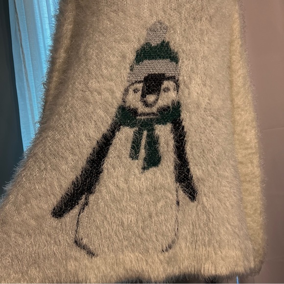 French Laundry Pullover Sweater Size Large Women’s White Fuzzy Penguin soft cozy - Picture 2 of 9
